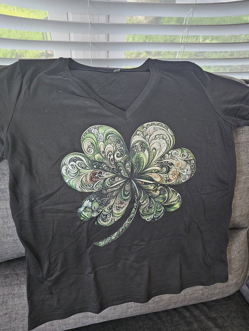 Black V-Neck Tee with Green Ornate Shamrock Graphic! Size Small! Nwnts!